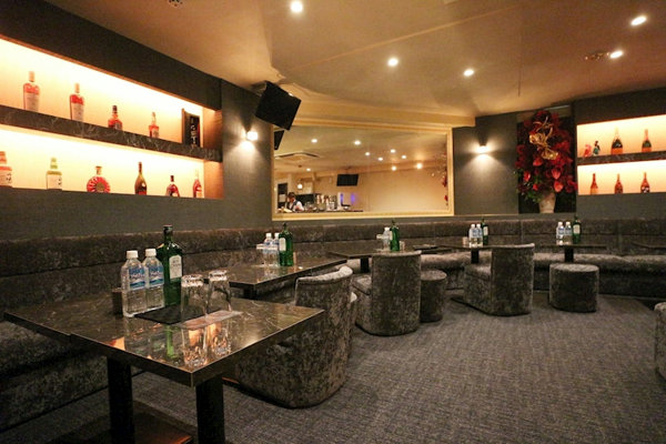 新橋キャバクラ エムカルロ [東京 夜遊びマップ]